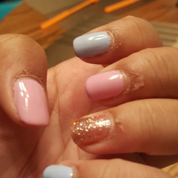 Pacifica Beauty Salon - I don't do much, I'm very careful, and I moisturize my hands often. This is just after 4 days after the manicure. - Hair Salons Near Me - Pacifica, California