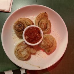 garlic knots w/ marinara garlic knots w/ marinara