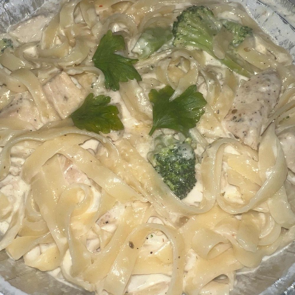 Fettuccine Alfredo Platter Dinner Fettuccine Alfredo Platter Dinner