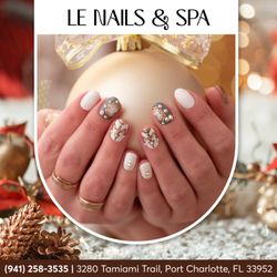 Transform your fingertips into festive masterpieces with ready-to-shine nails, adding the perfect touch of glamour to your Christmas look!