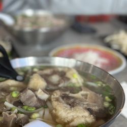 Sit Lo Saigon - Oxtail soup with fresh noodles