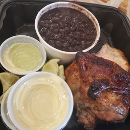 Quarter chicken with black beans and sauces