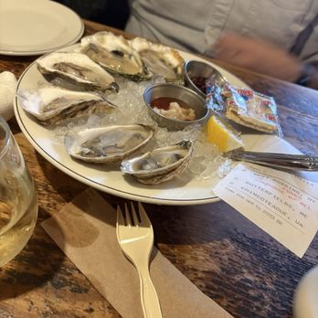 Pearl Dive Oyster Palace - Oysters - Seafood Near Me - Washington, DC, District of Columbia Pearl Dive Oyster Palace - Oysters - Seafood Near Me - Washington, DC, District of Columbia