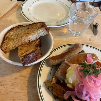 Hunnybee - Hash Benedict with Sausage (15$) + Side of buttered toast (~2.50$) - Breakfast & Brunch Near Me - Vancouver, British Columbia