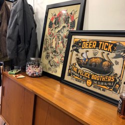 Matt's Barber Shop - Awesome decor