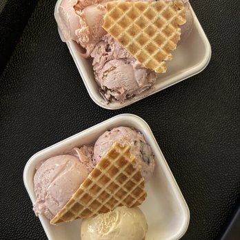 Jeni's Splendid Ice Creams - Tiny scoops on the bottom, normal sized on the top. - Ice Cream & Frozen Yogurt Near Me - Addison, Texas