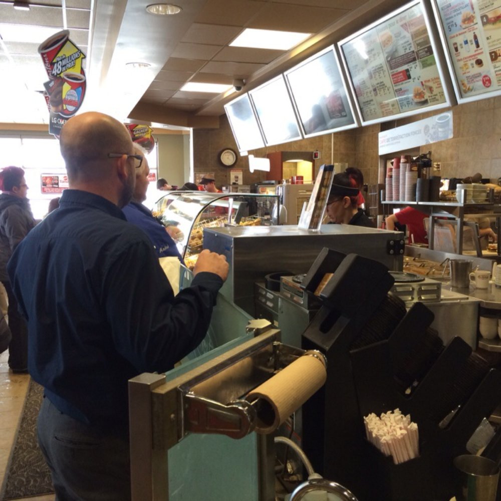Tim Hortons - Order lineup at front - Coffee & Tea Near Me - Saint-felicien, Quebec