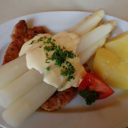Restaurant Merseburger Rabe - Schnitzel mit Spargel ( groß)