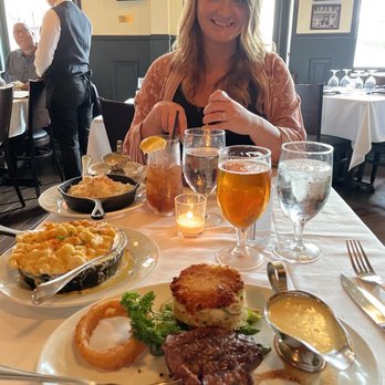 Chicago Chop House - Wet Wet-Aged Petite Filet (8oz), Crab Cake, Truffle Mac and Cheese, Whipped Mashed Potatoes - Steakhouses Near Me - Chicago, Illinois