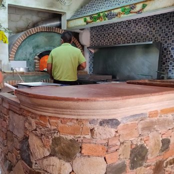 Il Castello - Pizza Near Me - San Miguel de Allende, GUA