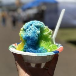Maui Girlz Shave Ice - Da kine flavah mix: pineapple, blue vanilla, lime. Butcha gon get a green mout here.