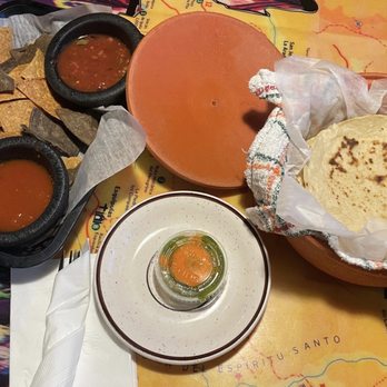 Mi Guatemala Restaurant - Tortilla chips for the table - Latin American Near Me - Providence, Rhode Island Mi Guatemala Restaurant - Tortilla chips for the table - Latin American Near Me - Providence, Rhode Island