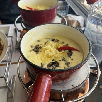 FONDUE HOUSE DU PONT - Truffle fondue - Swiss Food Near Me - Luzern, LU FONDUE HOUSE DU PONT - Truffle fondue - Swiss Food Near Me - Luzern, LU