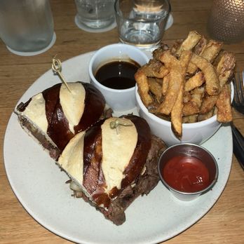 Moxies - French Dip - Lounges Near Me - Miami, Florida Moxies - French Dip - Lounges Near Me - Miami, Florida