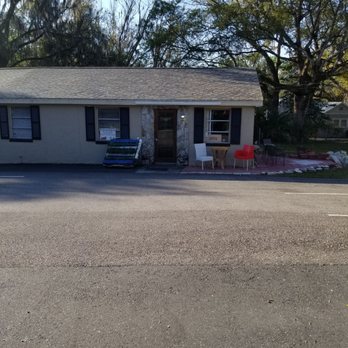 Bread Box Bakery - Front of the this adorable bakery - Breakfast & Brunch Near Me - Brooksville, Florida