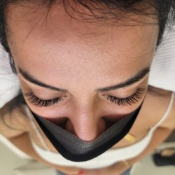 la Beauty Bar - Classic full set eyelash Extensions