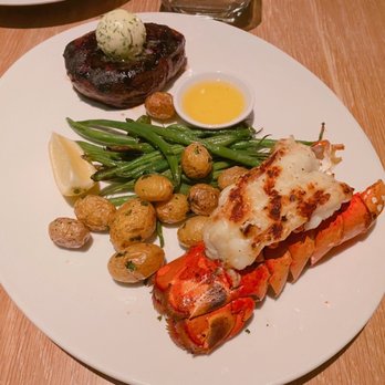 Seasons 52 - New American Near Me - Troy, Michigan