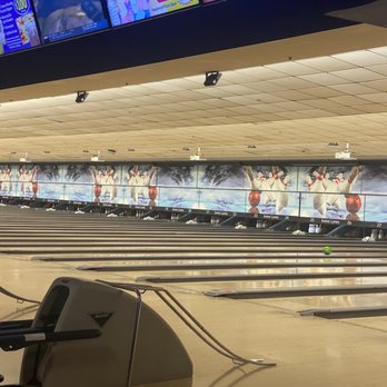 Irvine Lanes - Empty but still rude! - Bowling Near Me - Irvine, California