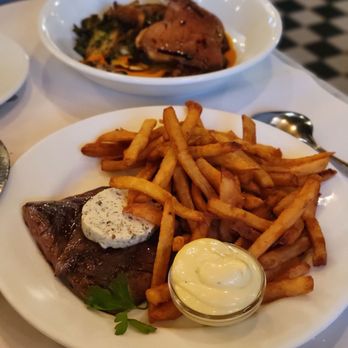 L'Express - Hanger steak and fries - French Near Me - Montreal, Quebec L'Express - Hanger steak and fries - French Near Me - Montreal, Quebec
