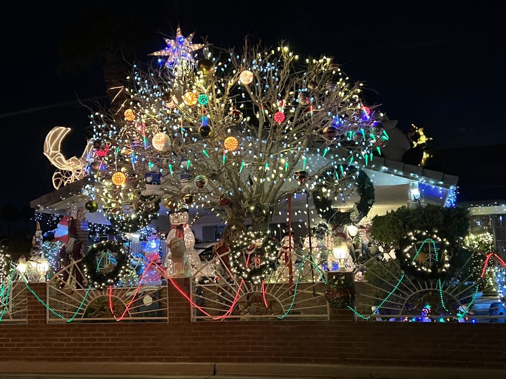 CHRISTMAS LIGHTS IN VEGAS Updated June 2024 4465 Sands Point Cir