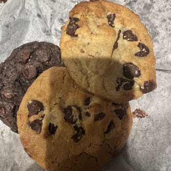 Eat Street NYC - Chocolate chip cookies Chocolate chocolate chunk - Burgers Near Me - New York, New York Eat Street NYC - Chocolate chip cookies Chocolate chocolate chunk - Burgers Near Me - New York, New York