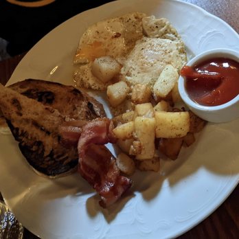 22 Bowen's - Sunny Eggs - New American Near Me - Newport, Rhode Island