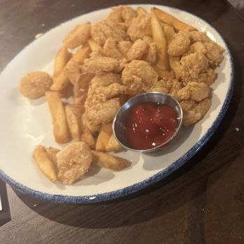Landry's Seafood House - Shrimp w/Fries & Ketchup - Seafood Near Me - St. Louis, Missouri Landry's Seafood House - Shrimp w/Fries & Ketchup - Seafood Near Me - St. Louis, Missouri