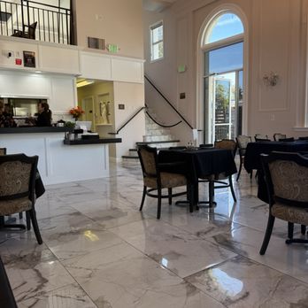 Diosa - Dining area - Salad Near Me - Pinole, California