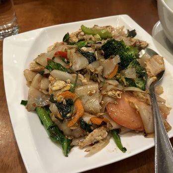 Bua Thai Kitchen - Pad Kee Mao or drunken noodles - Thai Near Me - Albany, California