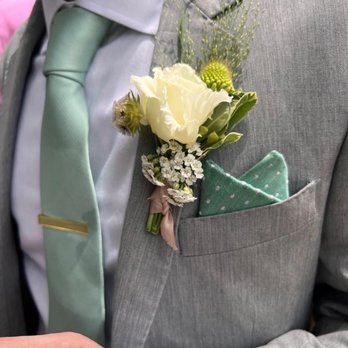 Epoch Floral Atelier - Groomsmen Boutonnière - Florists Near Me Epoch Floral Atelier - Groomsmen Boutonnière - Florists Near Me