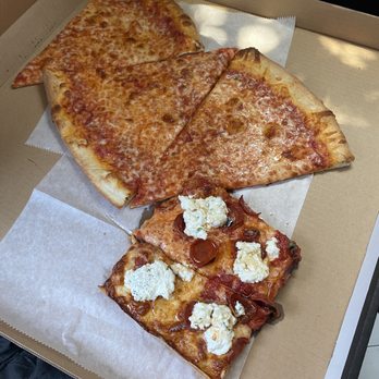 Brooklyn Square - 18'' New York Classic Cheese Pizza, The Honey Deniro Pie - Pizza Near Me - Pasadena, California Brooklyn Square - 18'' New York Classic Cheese Pizza, The Honey Deniro Pie - Pizza Near Me - Pasadena, California