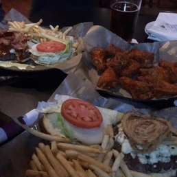 Blue Onion straw Cheeseburger,wings and Buffalo Burger