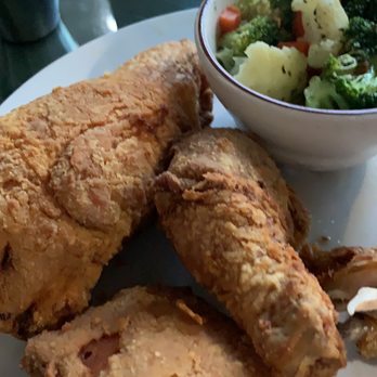 Maxwells - Broasted Chicken - American Near Me - Kirksville, Missouri