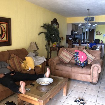 Princesa de Peñasco - Living room with sofa bed, kitchen and washroom in the back - Vacation Rentals Near Me - Puerto Peñasco, SON