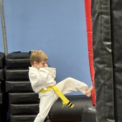Family Karate - Warming up with front kicks on the bag.