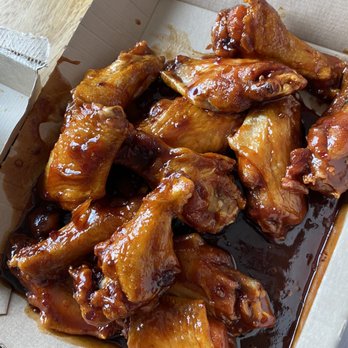 kRav'N Bar & Grill - Wings with spicy bbq - Sports Bars Near Me - Sioux Falls, South Dakota