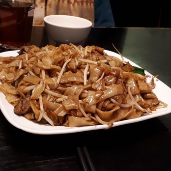 Silver Tower Cafe Restaurant - Stir Fried Beef and Flat Noodles - Hong Kong Style Cafe Near Me - Richmond, British Columbia
