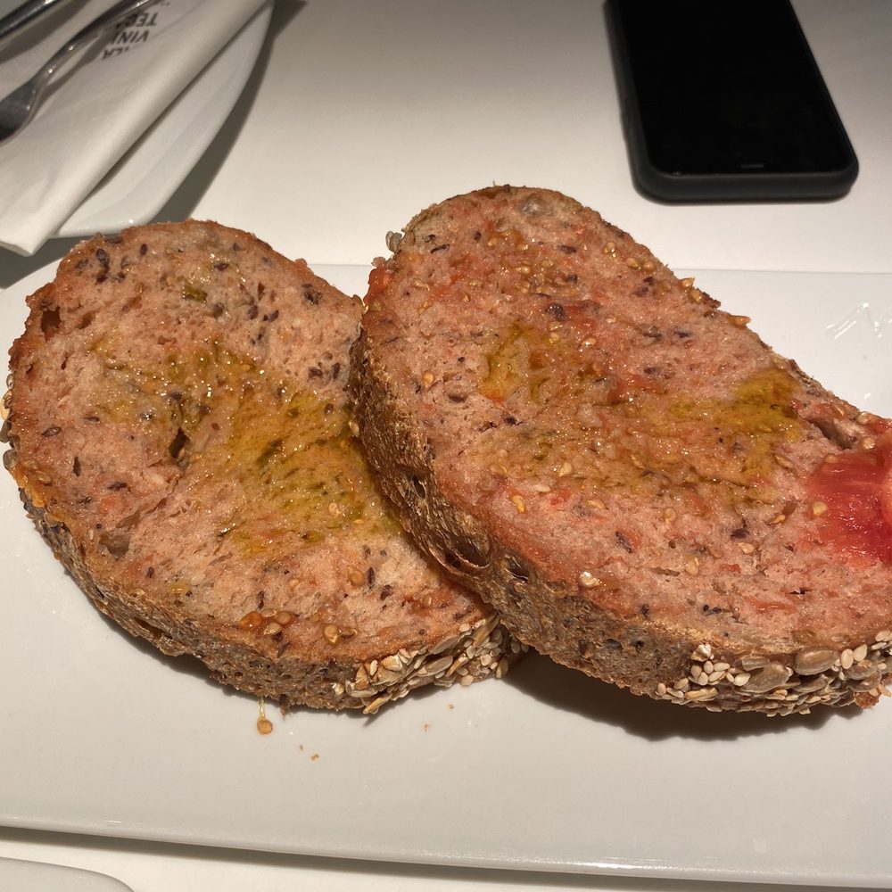 Vila Viniteca - Bread with tomato - Cheese Shops Near Me - Barcelona, B Vila Viniteca - Bread with tomato - Cheese Shops Near Me - Barcelona, B