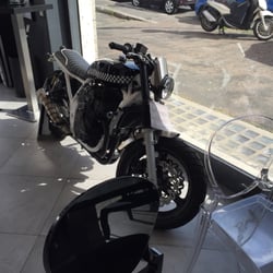 Blow Lounge - Parcheggio dentro caffè