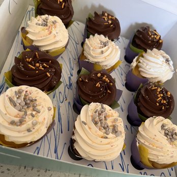 Pu'uwai Aloha Bakery - Non dairy Chocolate gananche and lilikoi cupcakes - Bakeries Near Me - Honolulu, Hawaii