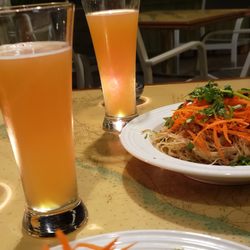 Anis et Marjolaine - Vermicelle de riz, légumes sautées, carottes râpée, coing et coriandre. Bière en fût.