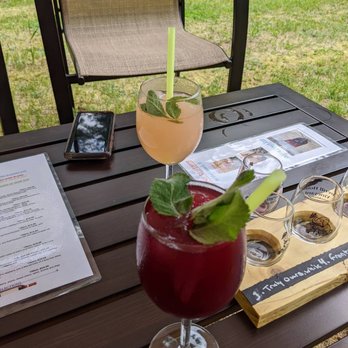 Averill House Vineyard - Delicious slushes!! - Wine Tasting Room Near Me - Brookline, New Hampshire