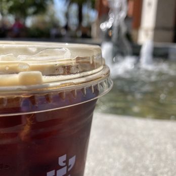 Klatch Coffee - Outdoor courtyard area - Coffee & Tea Near Me - Ontario, California