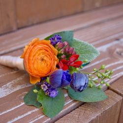 Manna Floral Design - I can't get enough of Ranunculus ! They come in so many colors and their petals are so delicate and hold up in the desert heat.