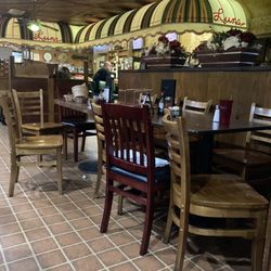 Luna Pizzeria & Italian Restaurant - Inside