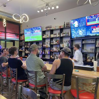 Monti's - Bar area - Cheesesteaks Near Me - Chicago, Illinois