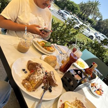 Broken Yolk Cafe - Breakfast & Brunch Near Me - Irvine, California