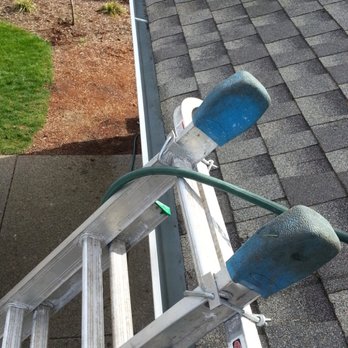 Neighborhood Gutters - Our ladders have safety stand off bracket that stabilizes the ladder, and protects the gutter from dings and scratches - Gutter Services Near Me - Portland, Oregon Neighborhood Gutters - Our ladders have safety stand off bracket that stabilizes the ladder, and protects the gutter from dings and scratches - Gutter Services Near Me - Portland, Oregon