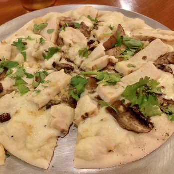 Shakey's Pizza Parlor - Rustic Garlic Chicken Pizza! - Pizza Near Me - Oroville, California Shakey's Pizza Parlor - Rustic Garlic Chicken Pizza! - Pizza Near Me - Oroville, California