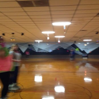 Coachlite Skate Center - Skating Rinks Near Me - Roselle, Illinois